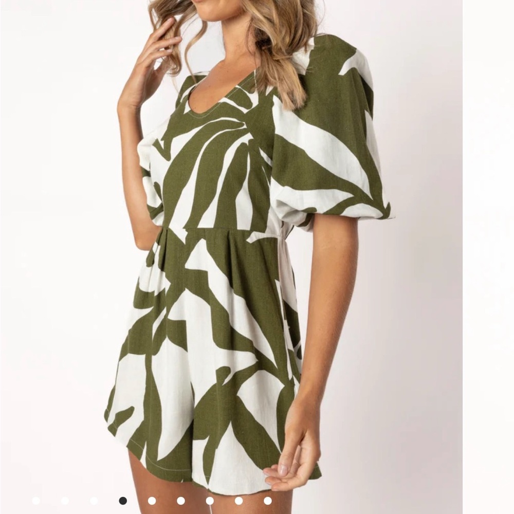 NWT Size Medium Petal & Pup olive palm print romper!